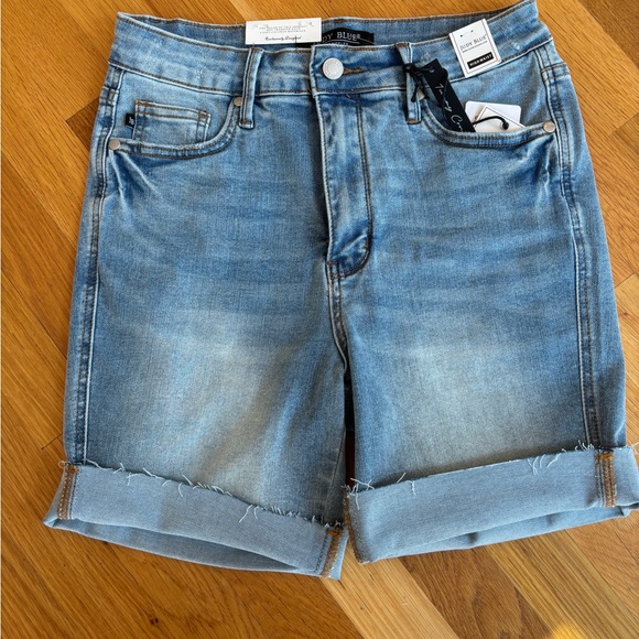 JUDY BLUE TUMMY CONTROL RAW HEM CUFF SHORTS NWT - Picture 3 of 7